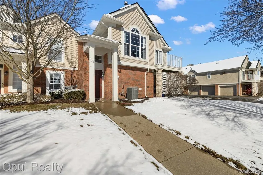 28263 Oakmonte Circle Lyon Charter Township MI 48165