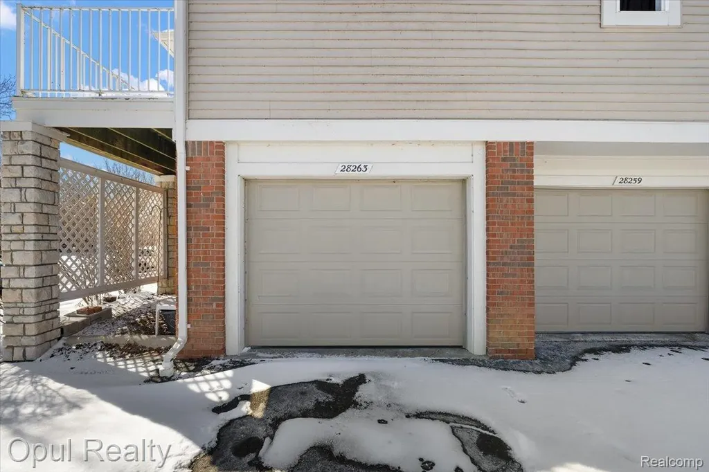 28263 Oakmonte Circle Lyon Charter Township MI 48165