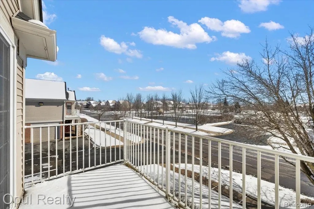 28263 Oakmonte Circle Lyon Charter Township MI 48165