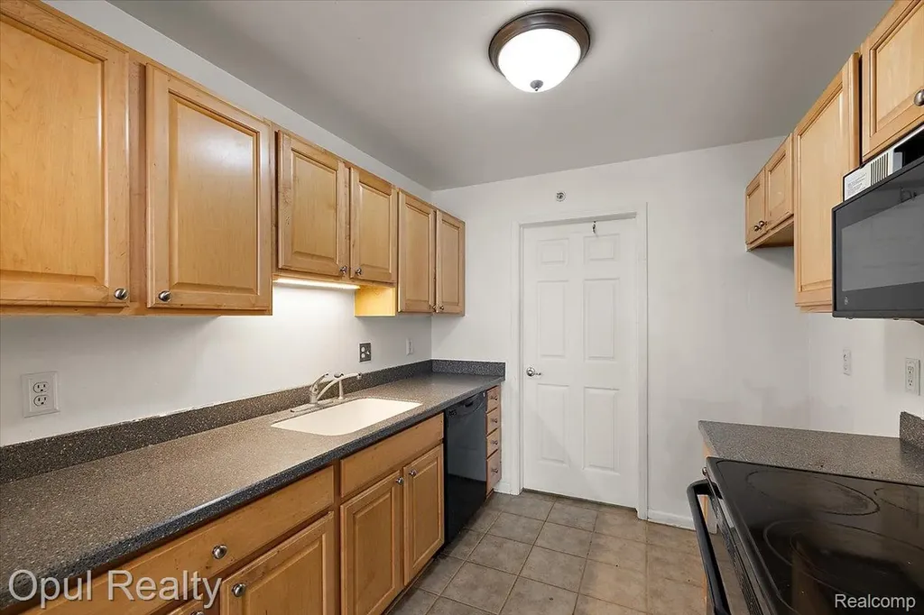 28263 Oakmonte Circle Lyon Charter Township MI 48165