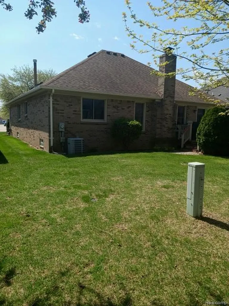 21767 Sunset Drive Macomb Township MI 48044