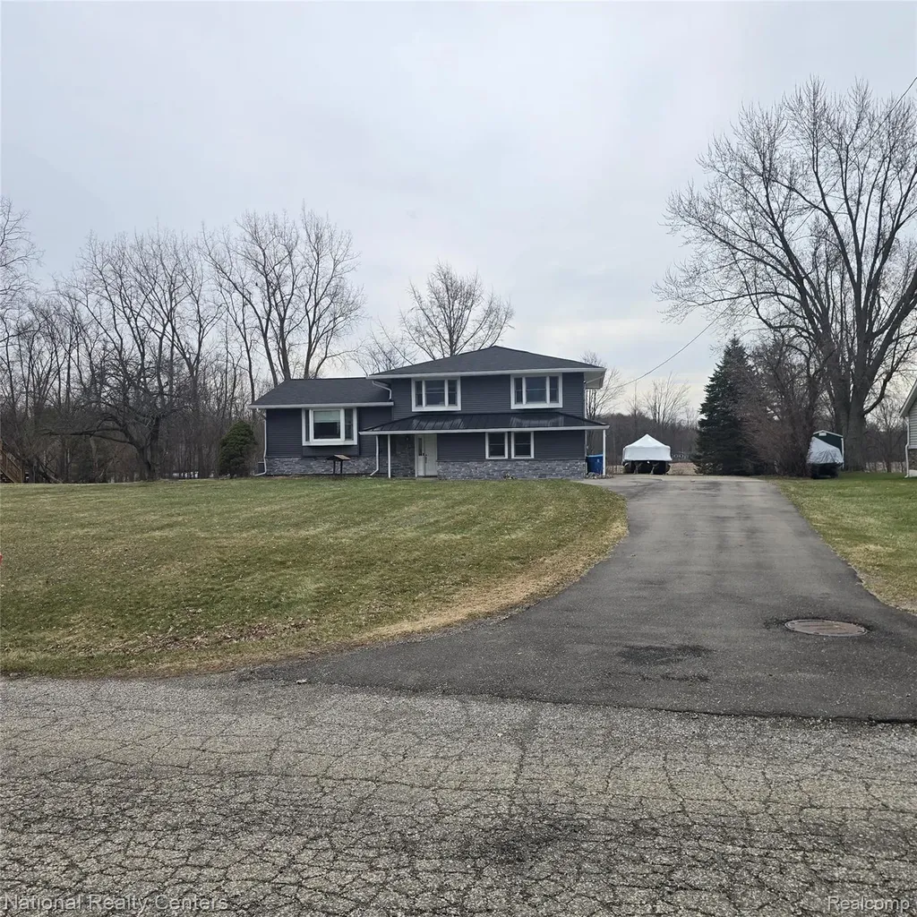 13477 S Horrell Road Fenton City MI 48430