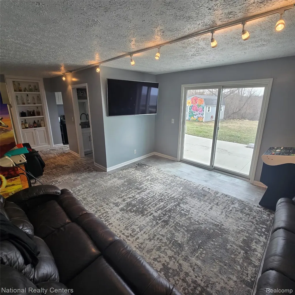13477 S Horrell Road Fenton City MI 48430