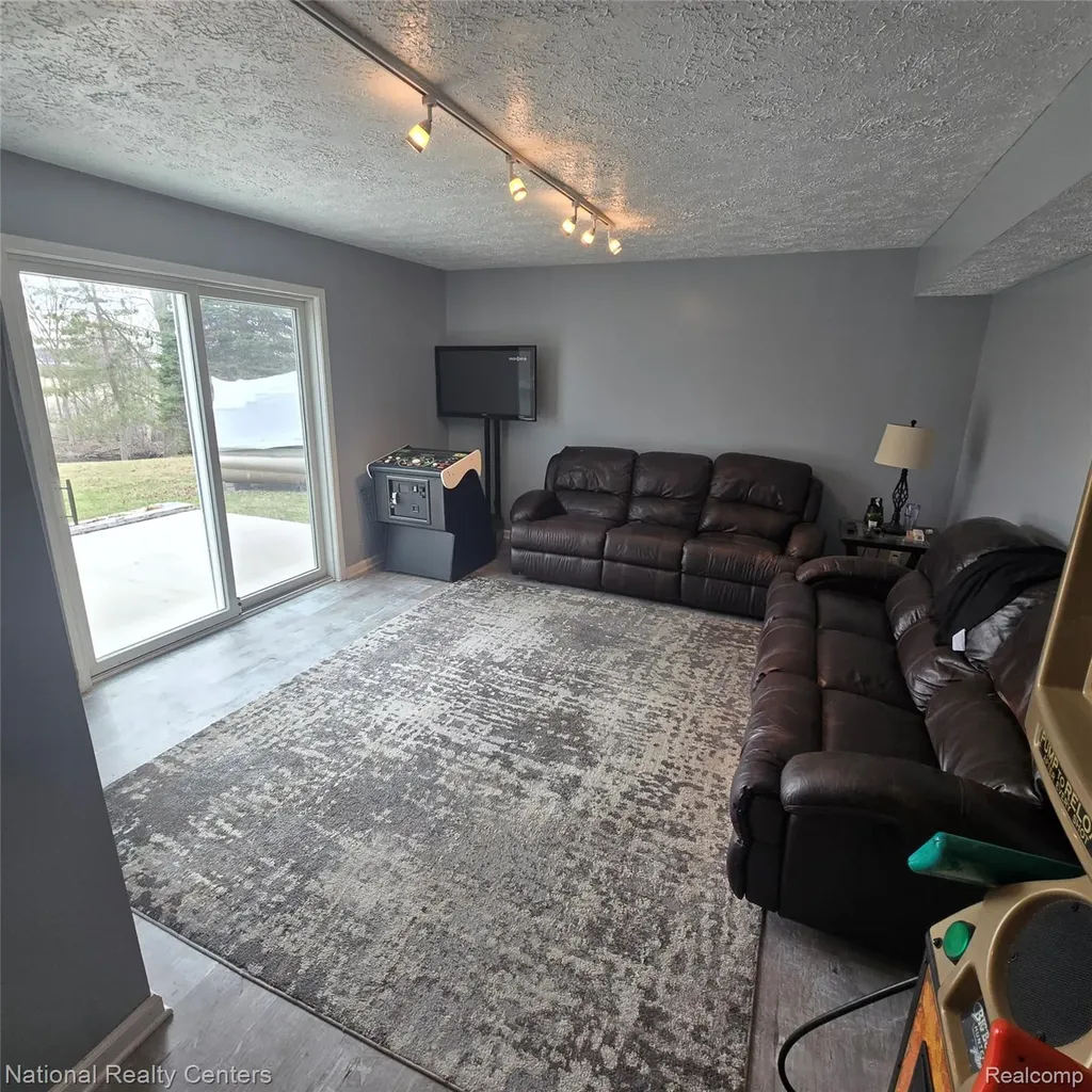 13477 S Horrell Road Fenton City MI 48430