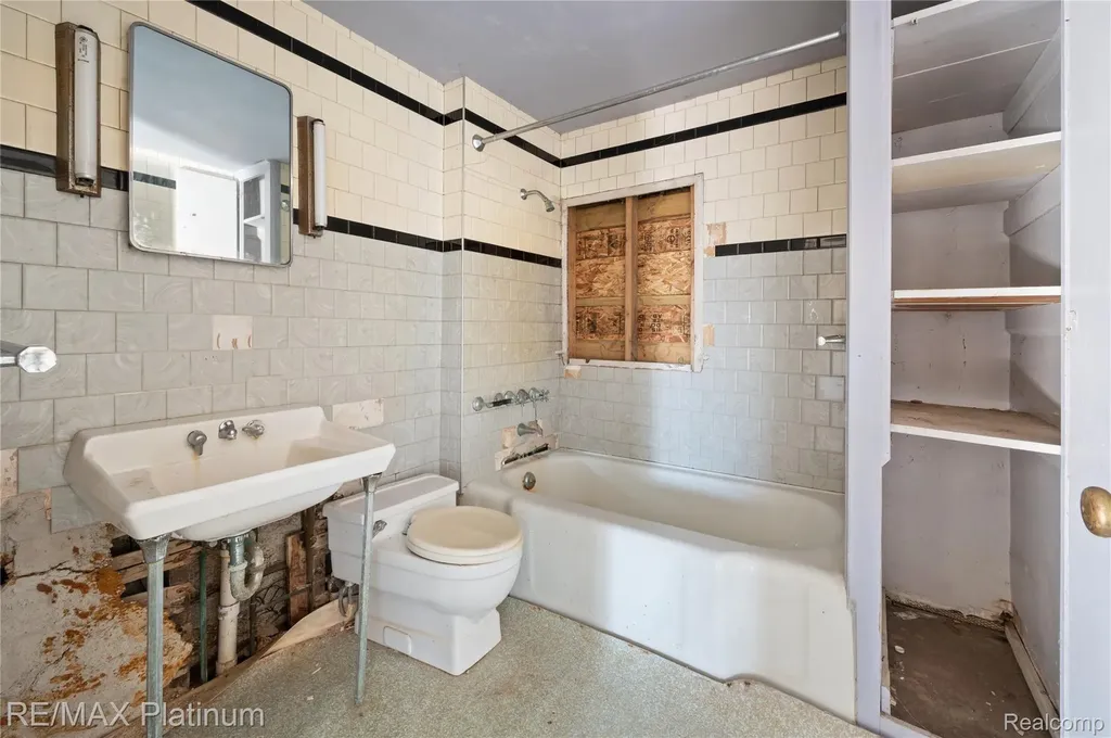 1136 S Nichols Road Clayton Charter Township MI 48473