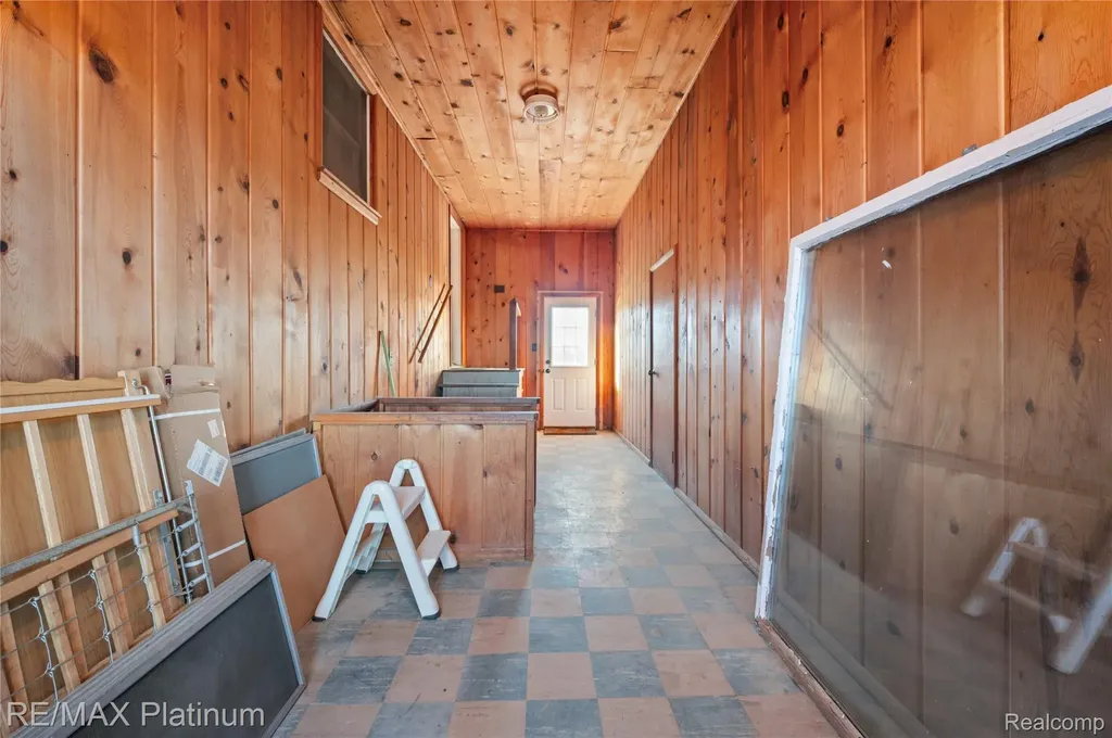 1136 S Nichols Road Clayton Charter Township MI 48473