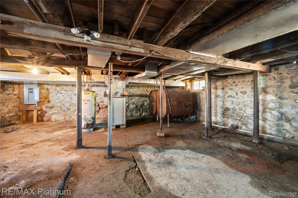 1136 S Nichols Road Clayton Charter Township MI 48473