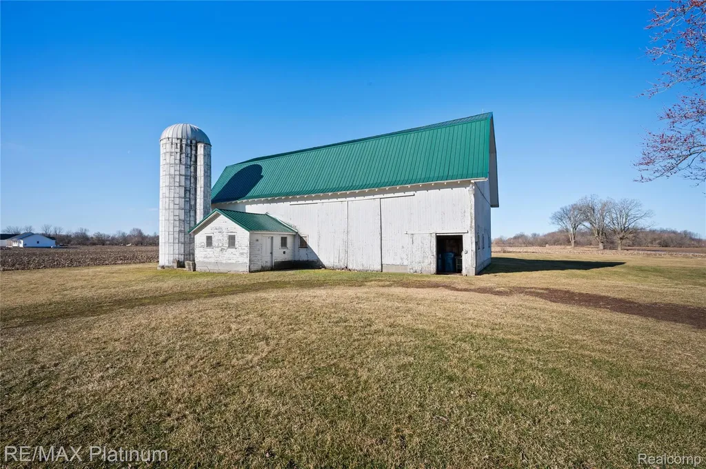 1136 S Nichols Road Clayton Charter Township MI 48473