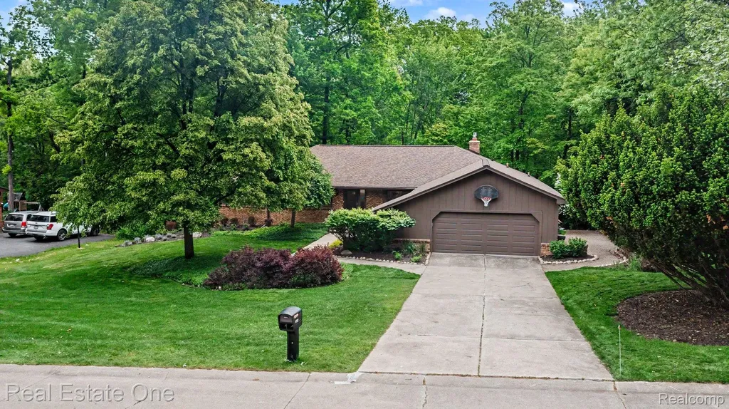 4757 Hardwoods Drive West Bloomfield Charter Township MI 48323