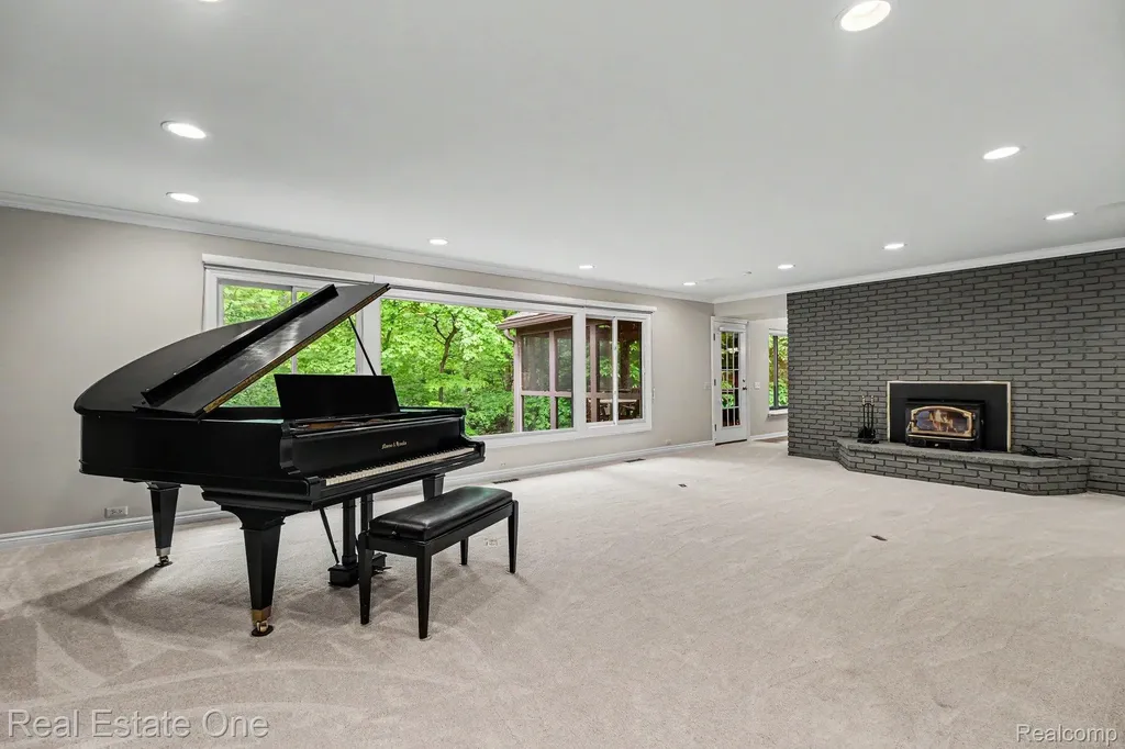 4757 Hardwoods Drive West Bloomfield Charter Township MI 48323