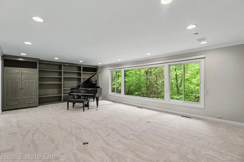 4757 Hardwoods Drive West Bloomfield Charter Township MI 48323