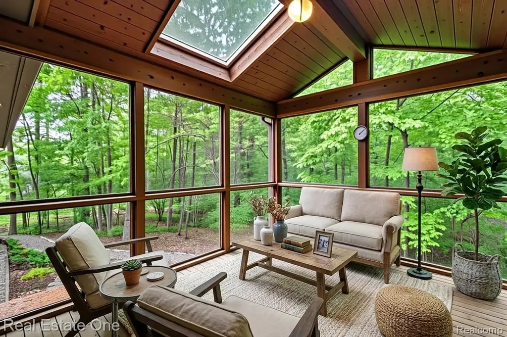 4757 Hardwoods Drive West Bloomfield Charter Township MI 48323