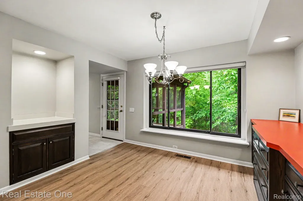 4757 Hardwoods Drive West Bloomfield Charter Township MI 48323