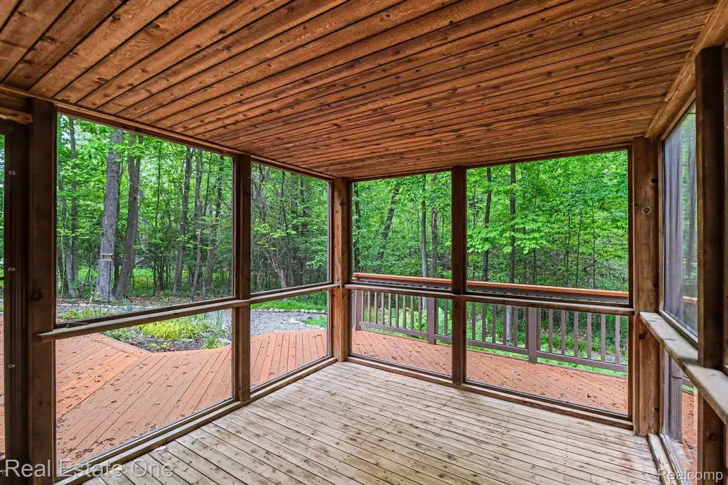 4757 Hardwoods Drive West Bloomfield Charter Township MI 48323