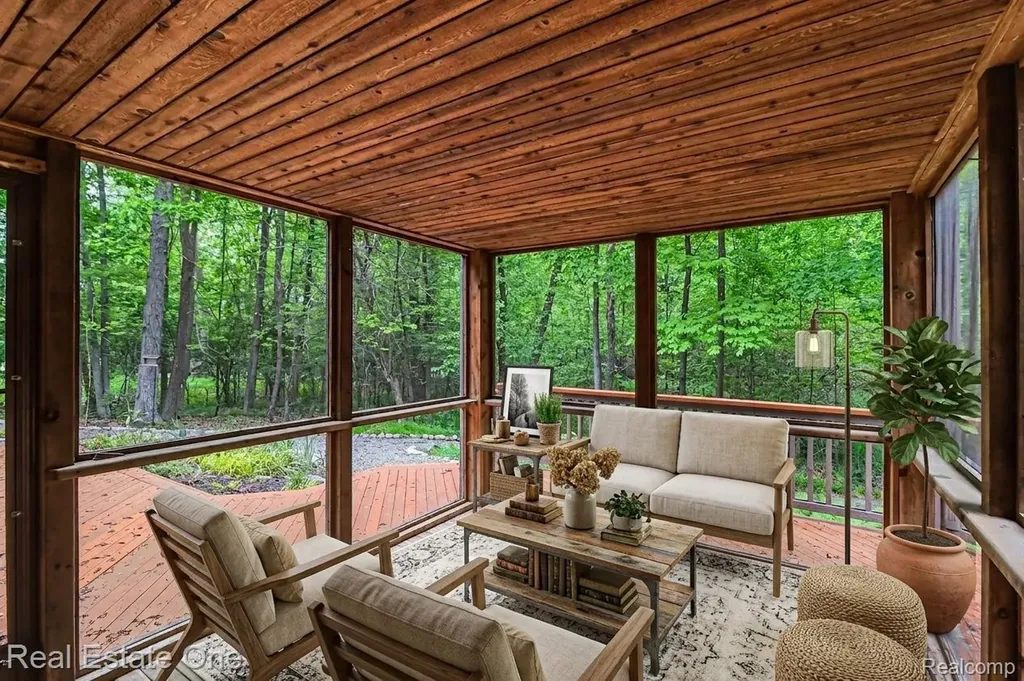 4757 Hardwoods Drive West Bloomfield Charter Township MI 48323