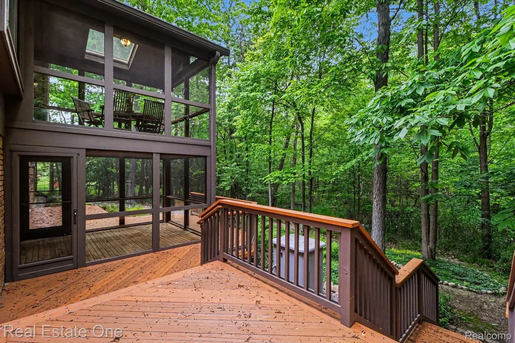 4757 Hardwoods Drive West Bloomfield Charter Township MI 48323