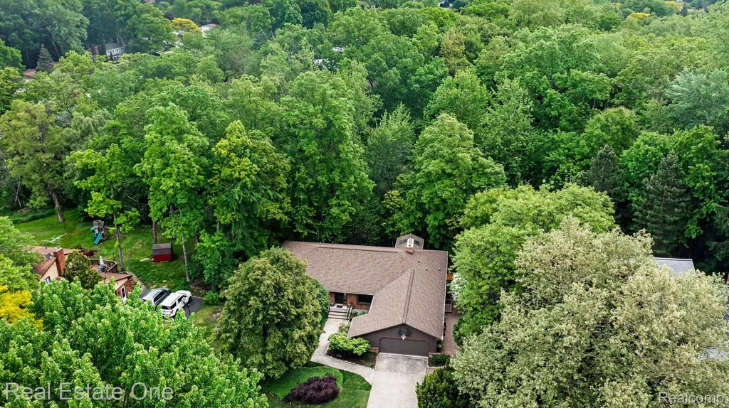 4757 Hardwoods Drive West Bloomfield Charter Township MI 48323