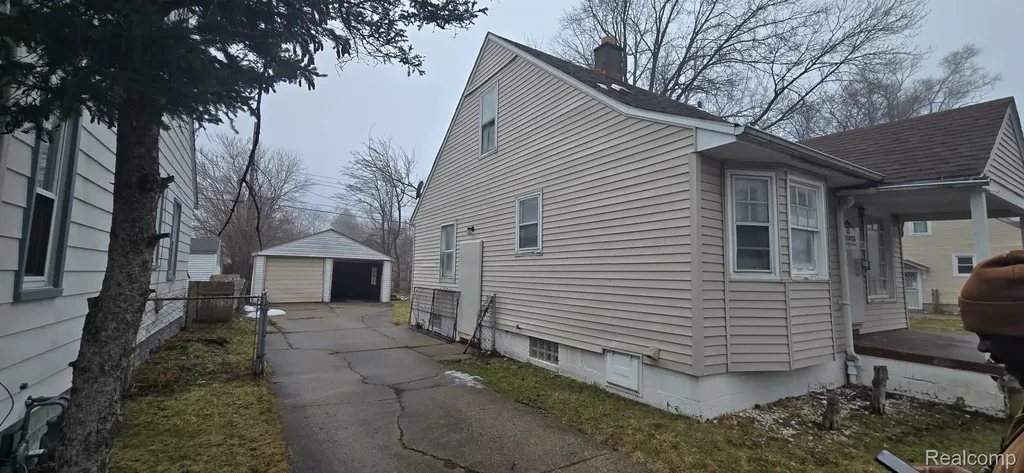 19611 Albion Street Detroit City MI 48234