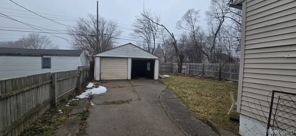 19611 Albion Street Detroit City MI 48234