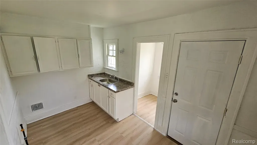 345 W Nevada Street Highland Park City MI 48203