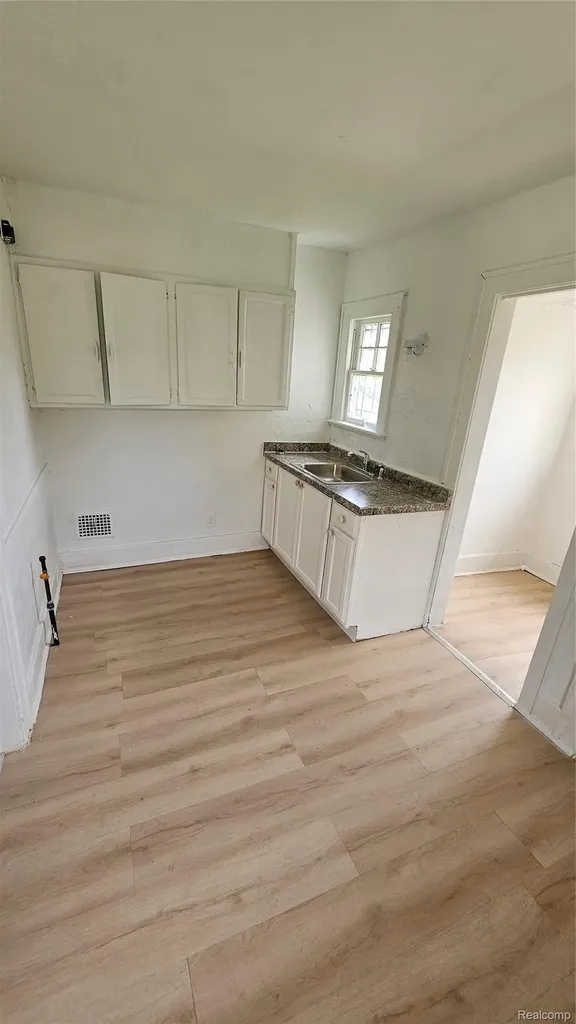 345 W Nevada Street Highland Park City MI 48203