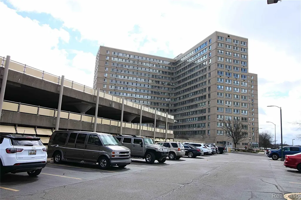 8900 E Jefferson Avenue N Detroit City MI 48214