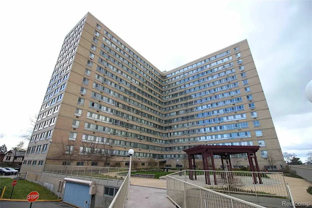 8900 E Jefferson Avenue N Detroit City MI 48214