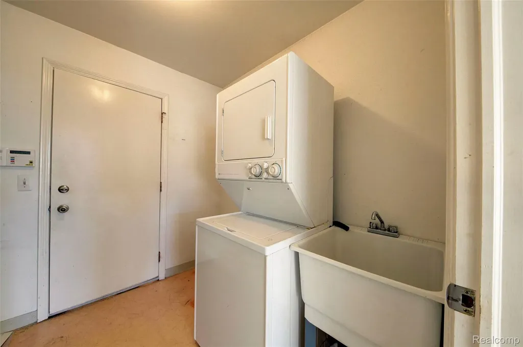 23309 Reynard Drive Southfield City MI 48034