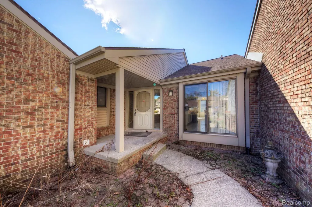 23309 Reynard Drive Southfield City MI 48034