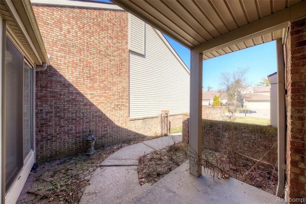 23309 Reynard Drive Southfield City MI 48034