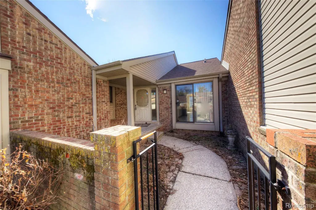 23309 Reynard Drive Southfield City MI 48034