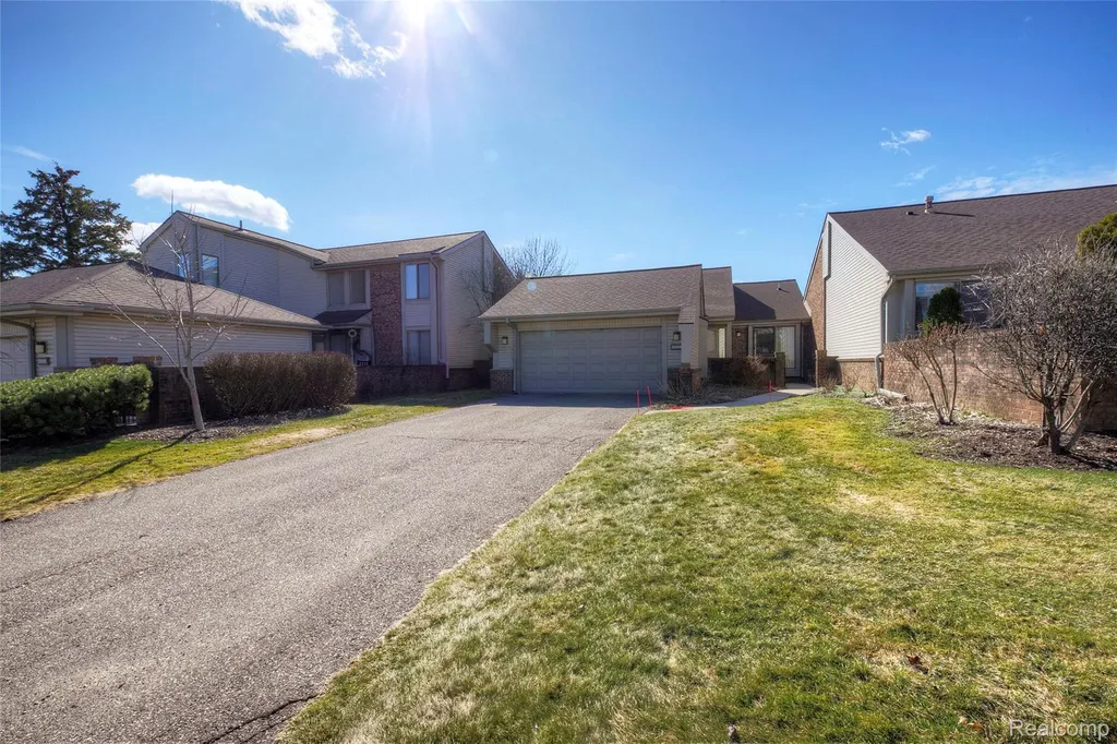 23309 Reynard Drive Southfield City MI 48034