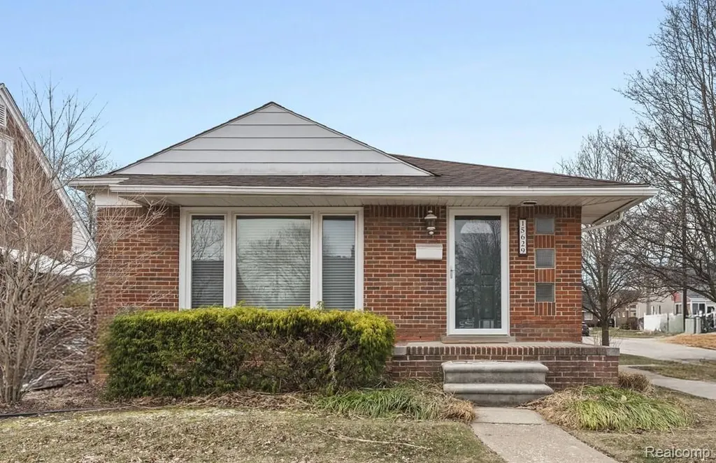 15629 Oceana Avenue Allen Park City MI 48101