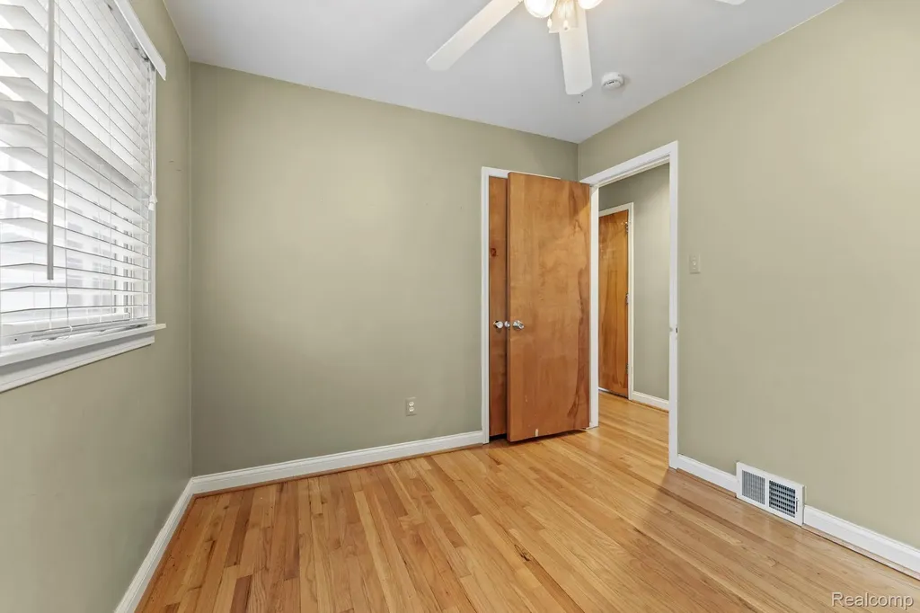 15629 Oceana Avenue Allen Park City MI 48101