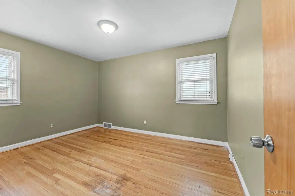 15629 Oceana Avenue Allen Park City MI 48101