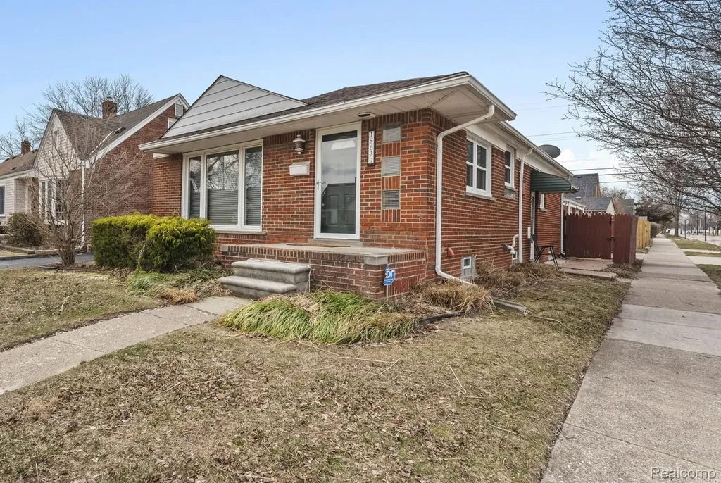 15629 Oceana Avenue Allen Park City MI 48101