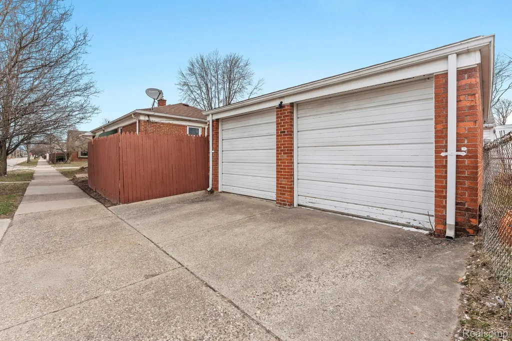 15629 Oceana Avenue Allen Park City MI 48101