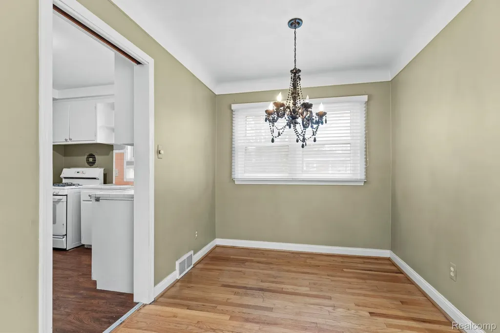 15629 Oceana Avenue Allen Park City MI 48101
