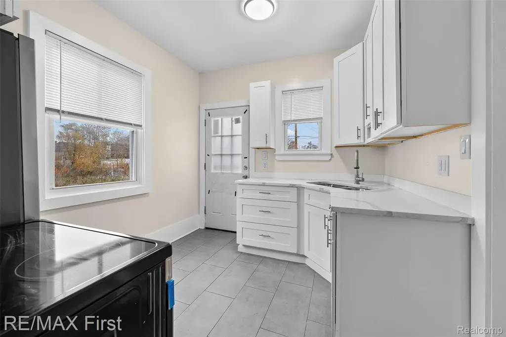 556 Leicester Court Detroit City MI 48202