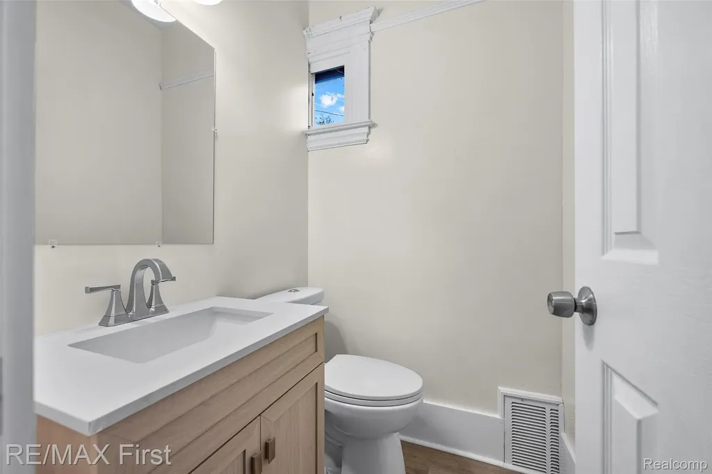 556 Leicester Court Detroit City MI 48202