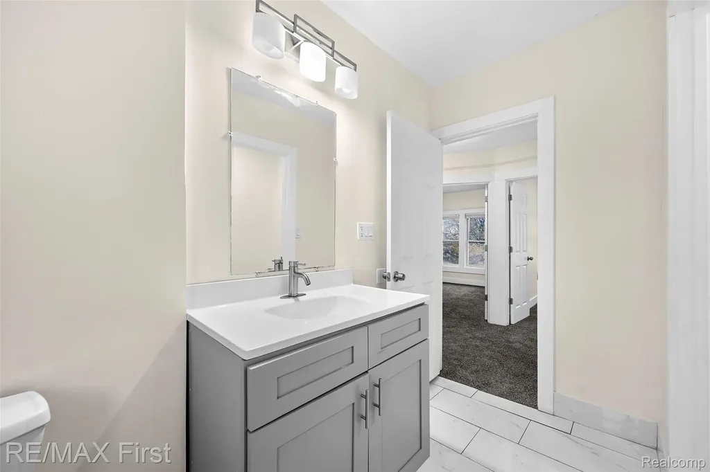 556 Leicester Court Detroit City MI 48202