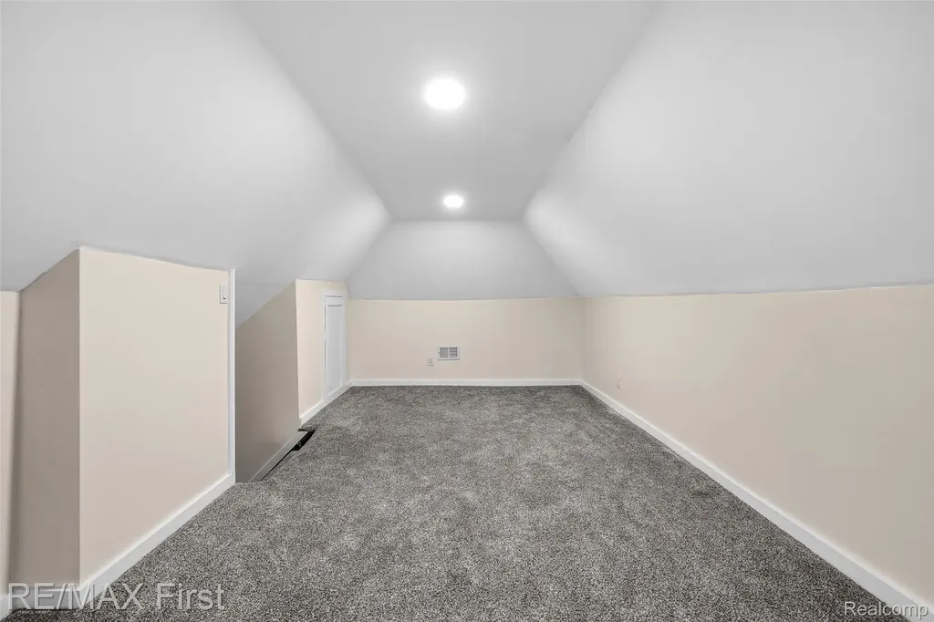 556 Leicester Court Detroit City MI 48202