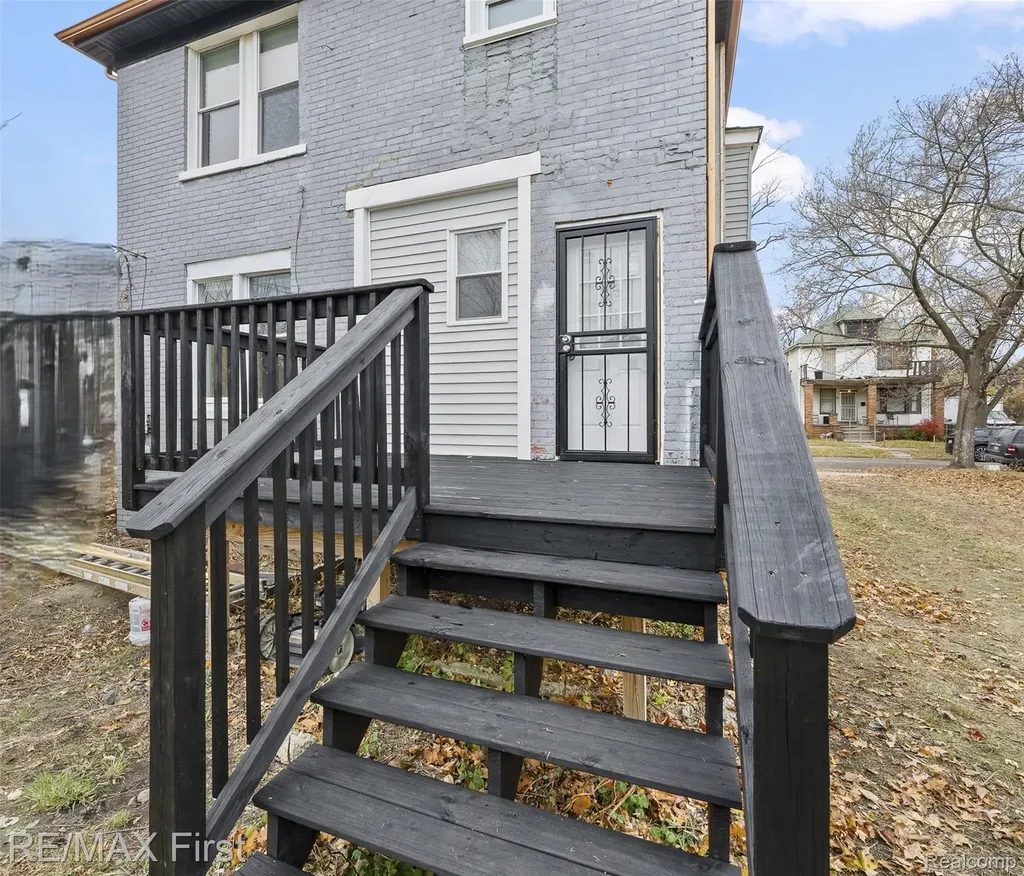 556 Leicester Court Detroit City MI 48202