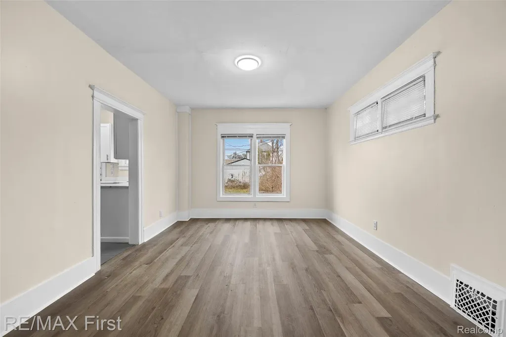 556 Leicester Court Detroit City MI 48202