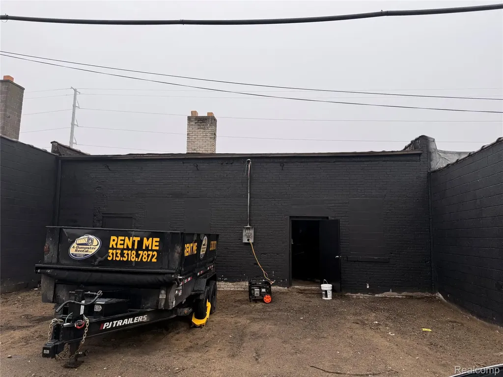 8621 W 8 Mile Road Detroit City MI 48221