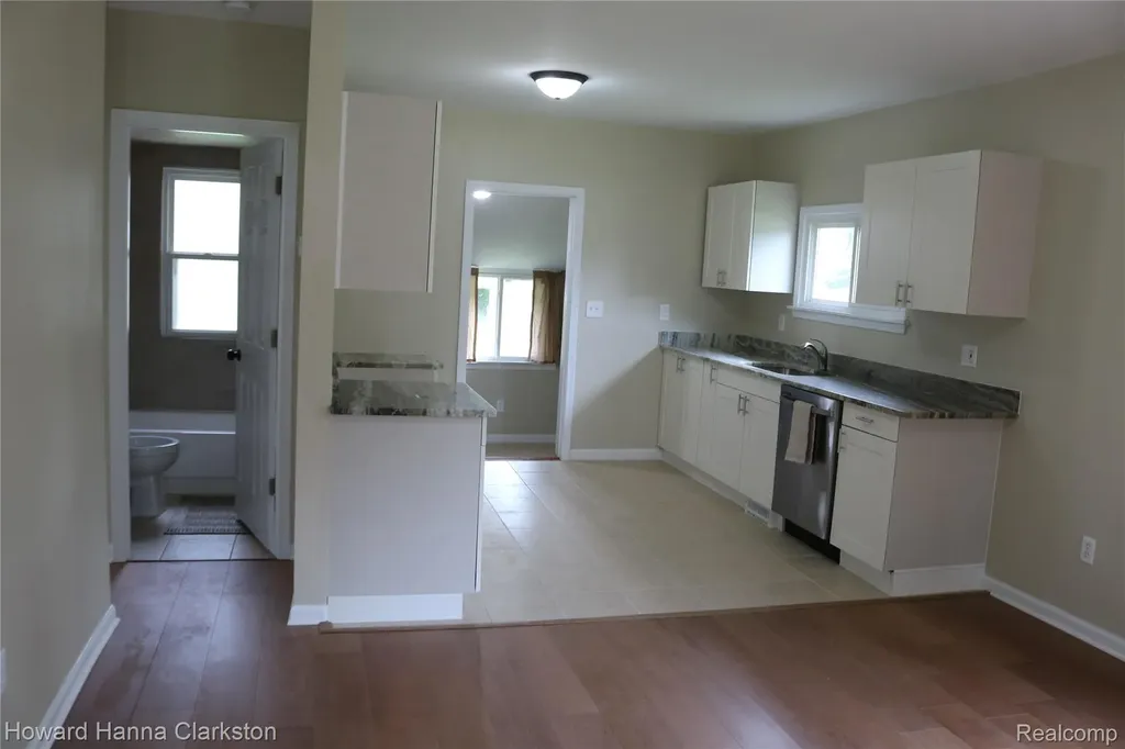 8 Maple Street Oxford Village MI 48371