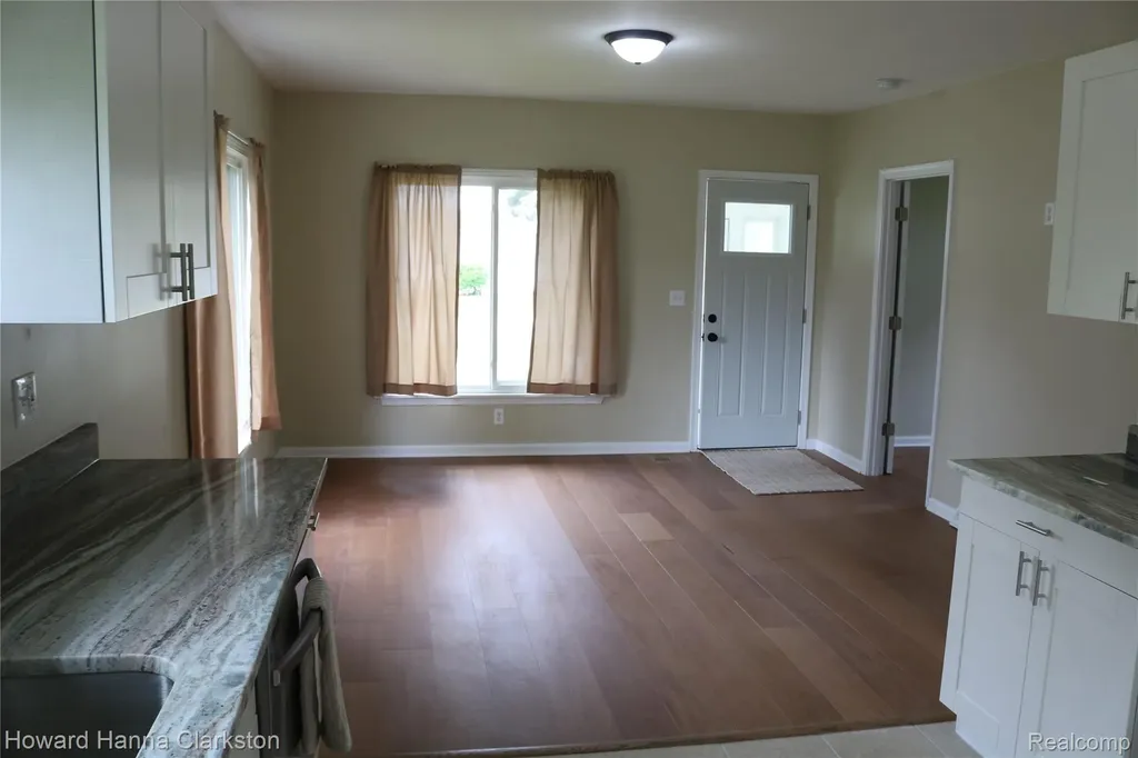 8 Maple Street Oxford Village MI 48371