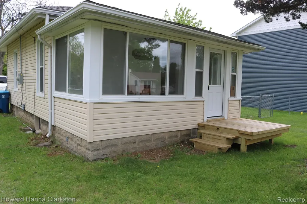 8 Maple Street Oxford Village MI 48371