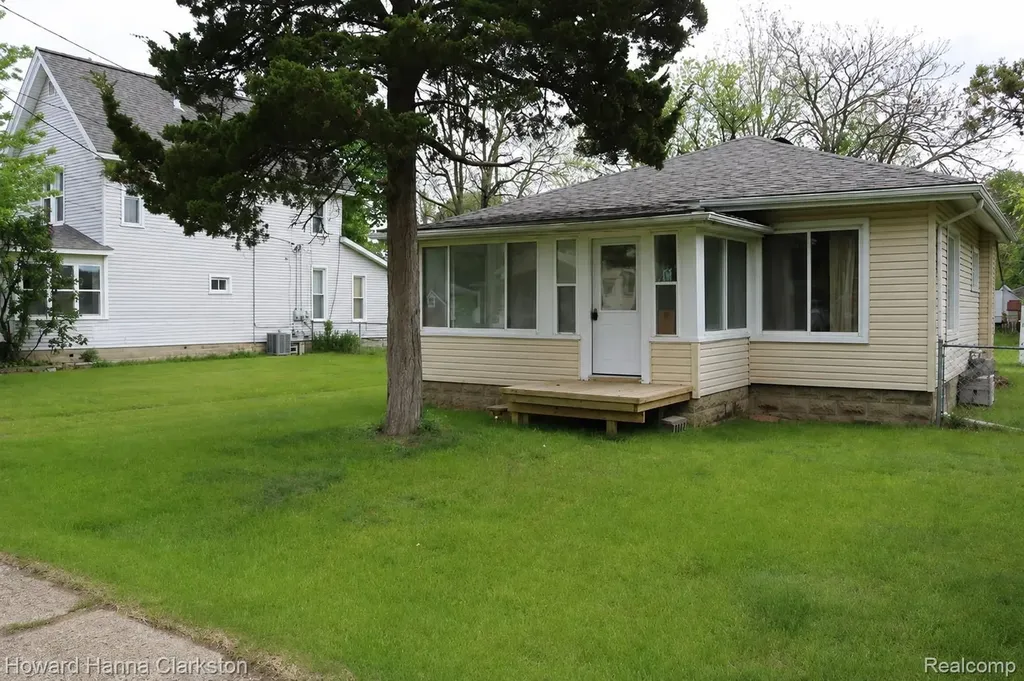8 Maple Street Oxford Village MI 48371