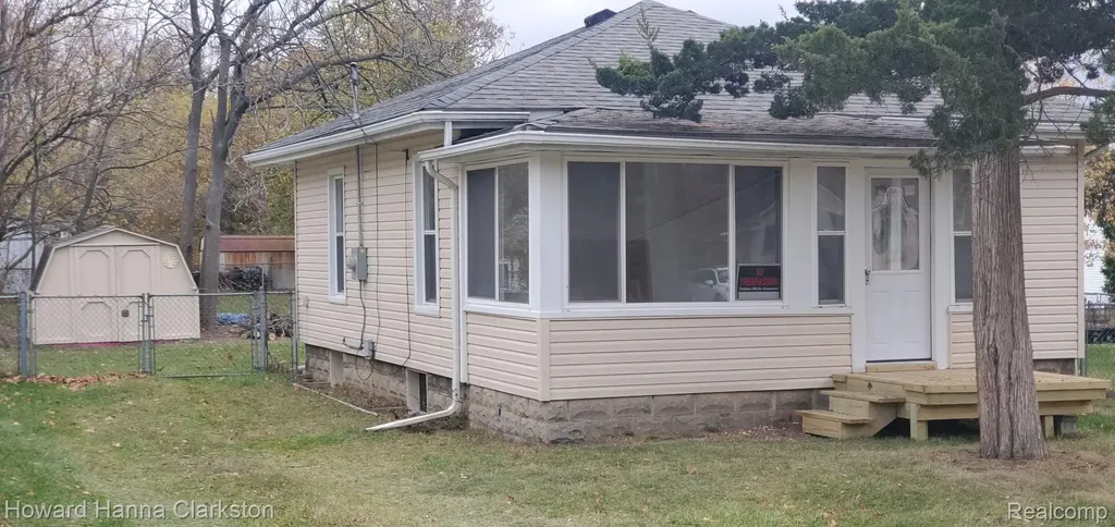 8 Maple Street Oxford Village MI 48371